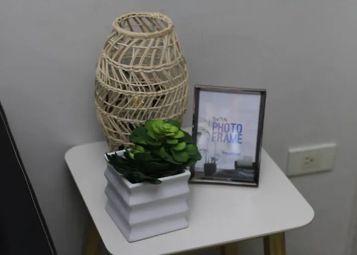 Huge A2j Executive Luxury 1br Near Abs Cbn, Gma Apartment *