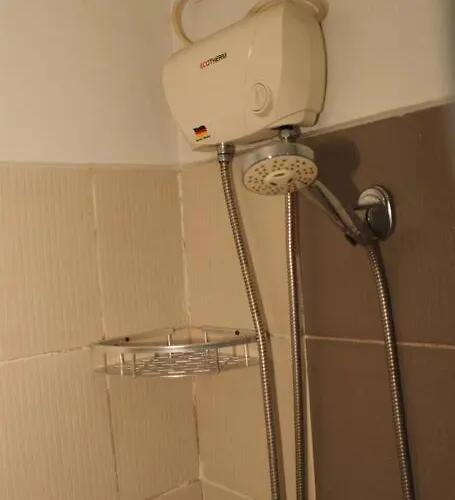 Huge A2j Executive Luxury 1br Near Abs Cbn, Gma Apartment *