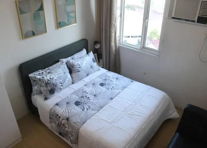 Huge A2j Executive Luxury 1br Near Abs Cbn, Gma Apartment *