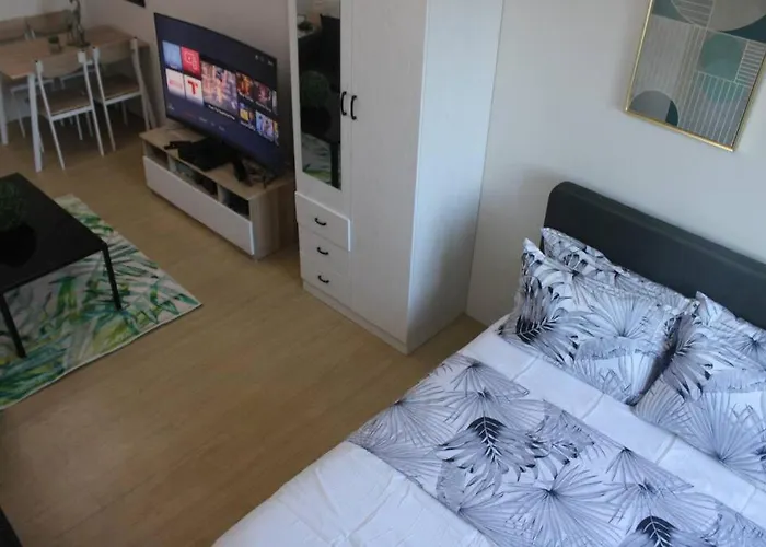 Apartment Huge A2j Executive Luxury 1br Near Abs Cbn, Gma