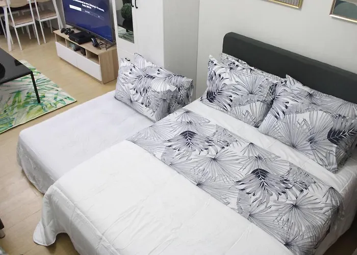 Huge A2j Executive Luxury 1br Near Abs Cbn, Gma Apartment